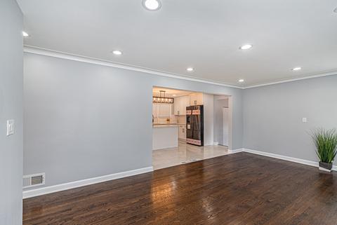 1084 E Algonquin Rd, Des Plaines, IL 60016 photo 5
