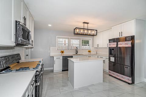 1084 E Algonquin Rd, Des Plaines, IL 60016 photo 8