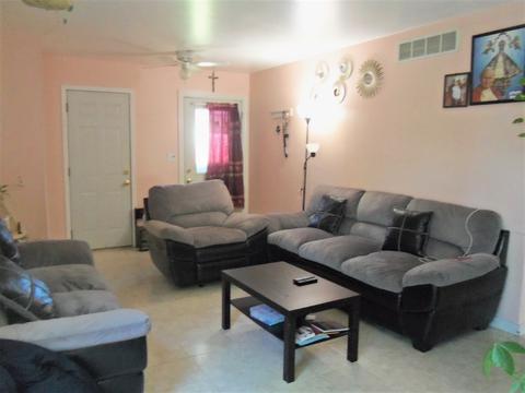 127 Highbury Dr, Elgin, IL 60120 photo 3