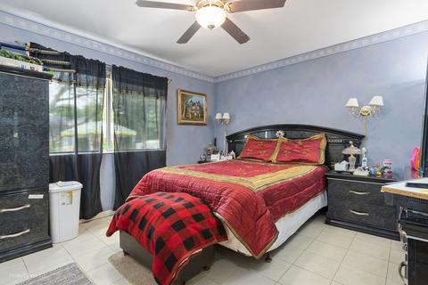 625 Hampton Cir, Elgin, IL 60120 photo 9