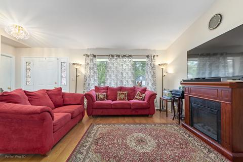 625 Hampton Cir, Elgin, IL 60120 photo 4