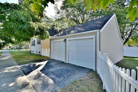 776 S Spring Rd, Elmhurst, IL 60126 photo 4