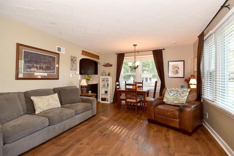 776 S Spring Rd, Elmhurst, IL 60126 photo 9
