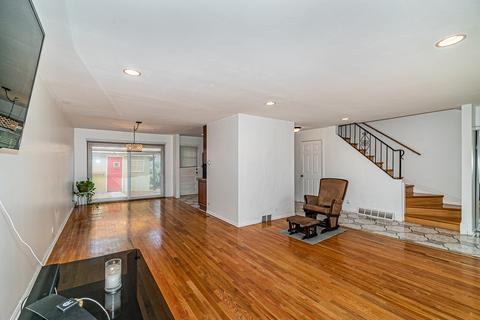 8806 Dee Rd, Des Plaines, IL 60016 photo 4