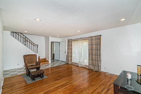 8806 Dee Rd, Des Plaines, IL 60016 photo 3