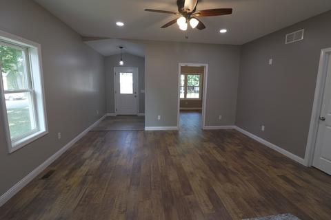 712 E Washington St, Clinton, IL 61727 photo 7