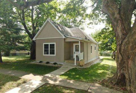 712 E Washington St, Clinton, IL 61727 photo 1