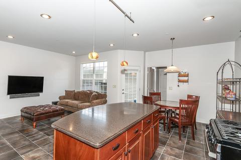 334 S Prospect Ave, Bartlett, IL 60103 photo 9