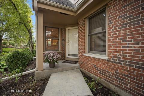 2557 Windrush Ln, Northbrook, IL 60062 photo 2