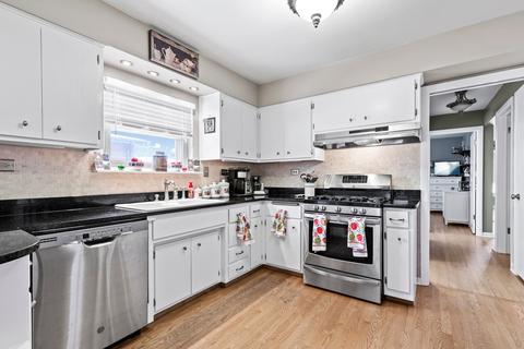 1731 Greenleaf Ave, Des Plaines, IL 60018 photo 3