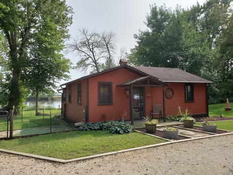 604 1st St E, Lyndon, IL 61261 photo 1