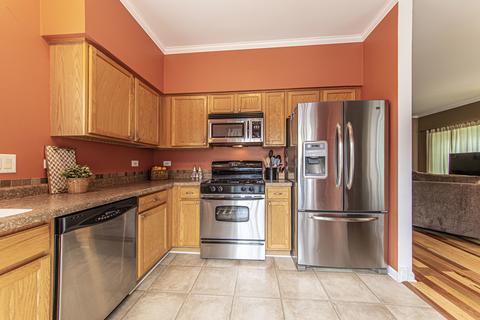 131 Braxton Ln, Aurora, IL 60504 photo 6