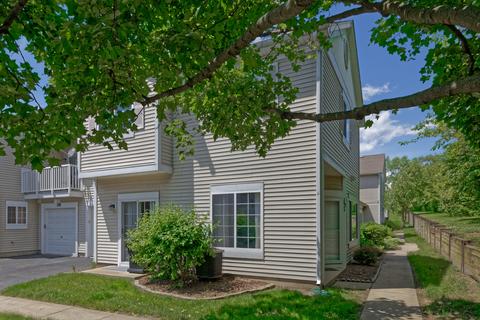 131 Braxton Ln, Aurora, IL 60504 photo 2