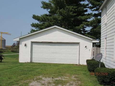 304 1st St, Donovan, IL 60931 photo 2