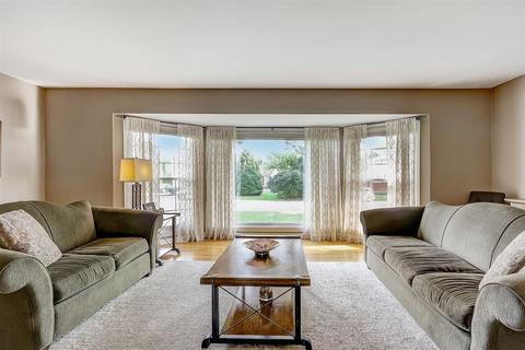1102 E Juniper Ln, Mount Prospect, IL 60056 photo 5