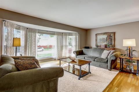 1102 E Juniper Ln, Mount Prospect, IL 60056 photo 4