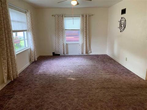 208 Main St, Leaf River, IL 61047 photo 2
