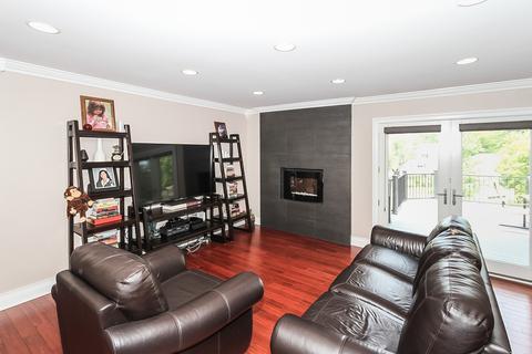 5860 Danforth Ct, Hanover Park, IL 60133 photo 2