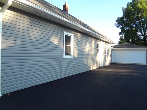 693 Elma Ave, Elgin, IL 60120 photo 3