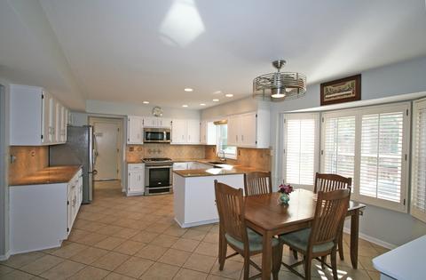 6330 Raleigh Rd, Willowbrook, IL 60527 photo 10