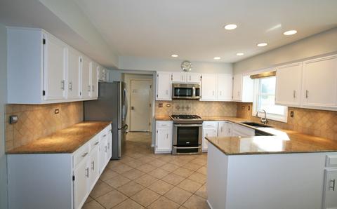 6330 Raleigh Rd, Willowbrook, IL 60527 photo 9