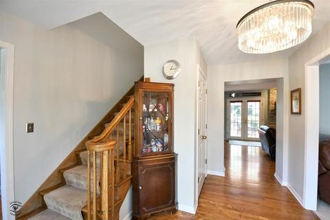 6330 Raleigh Rd, Willowbrook, IL 60527 photo 4