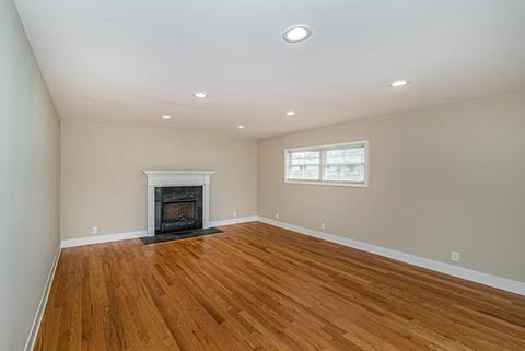 375 Bode Rd, Hoffman Estates, IL 60169 photo 5