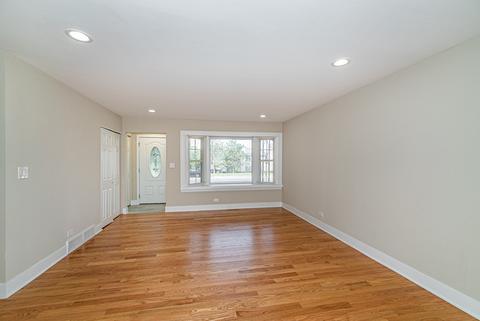 375 Bode Rd, Hoffman Estates, IL 60169 photo 4