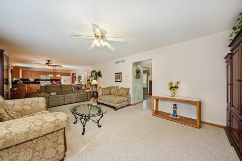 301 Chippewa Dr, Minooka, IL 60447 photo 3