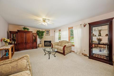 301 Chippewa Dr, Minooka, IL 60447 photo 4