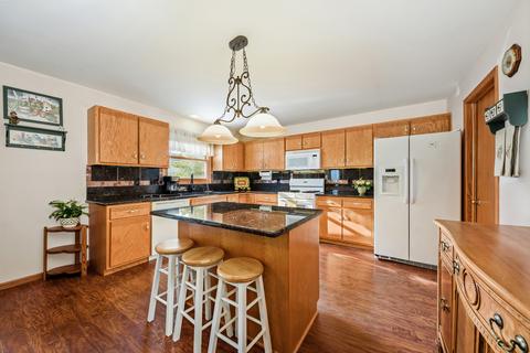 301 Chippewa Dr, Minooka, IL 60447 photo 5