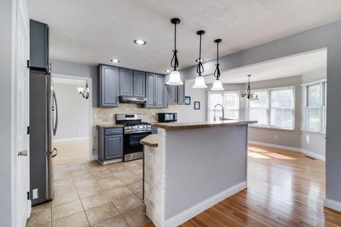 7 Rutherford Ct, Bloomington, IL 61704 photo 3