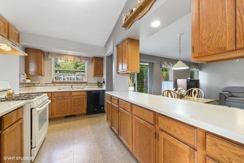 3320 Chestnut Dr, Mchenry, IL 60051 photo 6