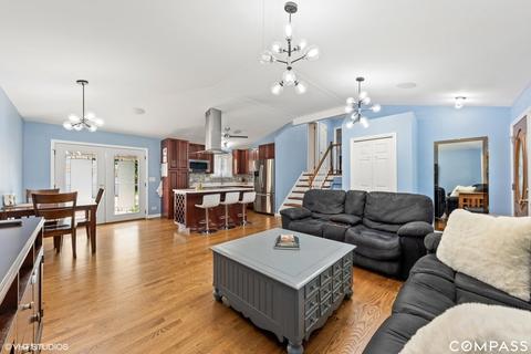 2009 Westview Dr, Des Plaines, IL 60018 photo 4