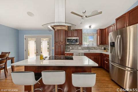 2009 Westview Dr, Des Plaines, IL 60018 photo 5