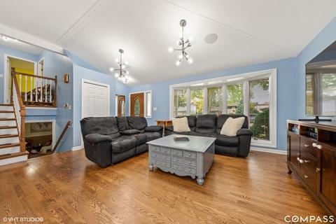 2009 Westview Dr, Des Plaines, IL 60018 photo 3