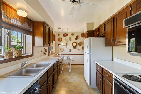 240 Windsor Ln #D, Willowbrook, IL 60527 photo 5