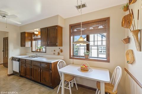240 Windsor Ln #D, Willowbrook, IL 60527 photo 6
