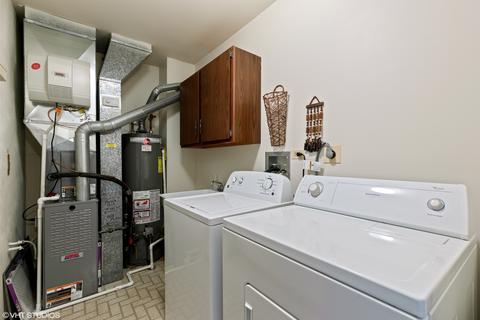 240 Windsor Ln #D, Willowbrook, IL 60527 photo 12
