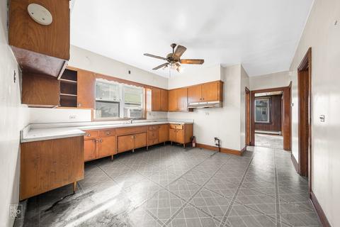 7546 W 62nd St, Summit, IL 60501 photo 2