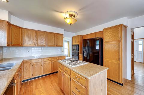5204 Elliott Dr, Hoffman Estates, IL 60192 photo 10