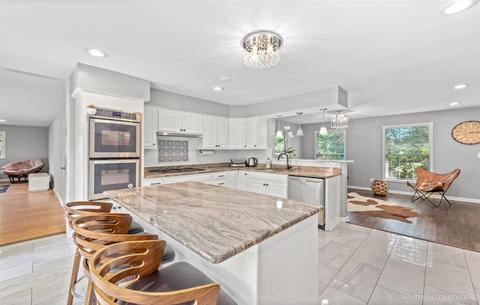 160 Gromer Rd, Elgin, IL 60120 photo 9