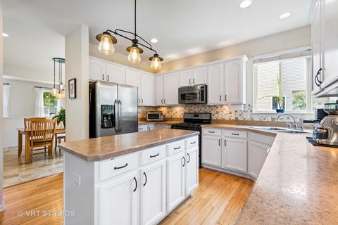 820 Beech Dr, Elgin, IL 60120 photo 7