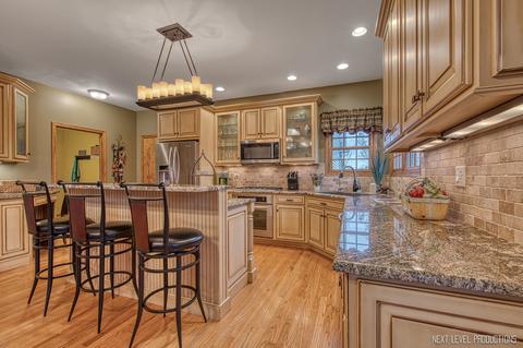 2018 Devonshire Ct, Oswego, IL 60543 photo 5