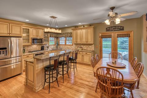 2018 Devonshire Ct, Oswego, IL 60543 photo 6