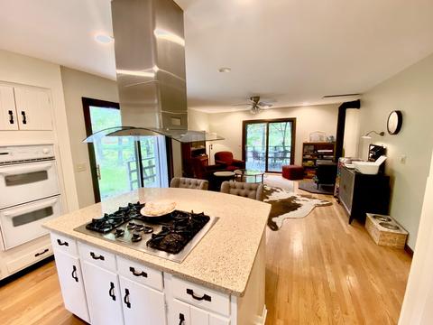 711 Highcrest Rd, Dixon, IL 61021 photo 4