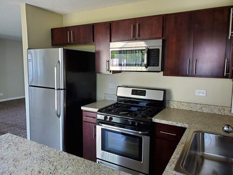 300 Westview St, Hoffman Estates, IL 60169 photo 4