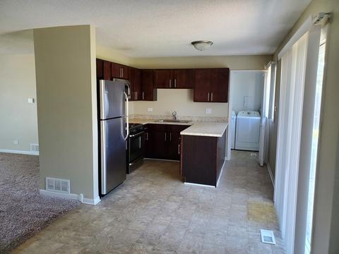300 Westview St, Hoffman Estates, IL 60169 photo 3