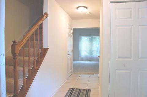 943 Old Oak Cir, Algonquin, IL 60102 photo 2