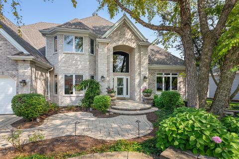 3647 White Eagle Dr, Naperville, IL 60564 photo 2
